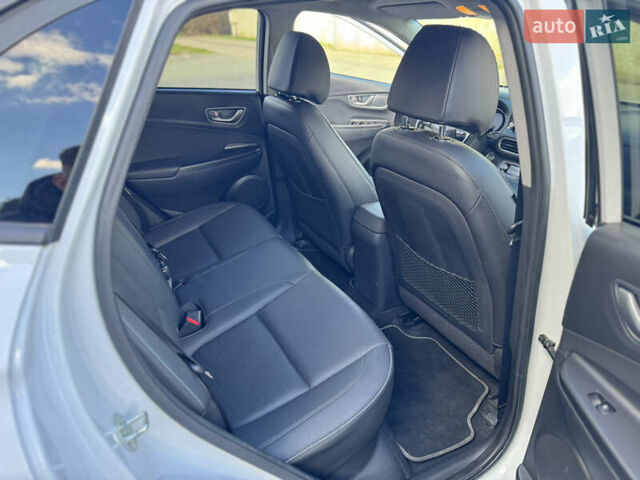 Белый Хендай Kona, объемом двигателя 0 л и пробегом 108 тыс. км за 16700 $, фото 26 на Automoto.ua