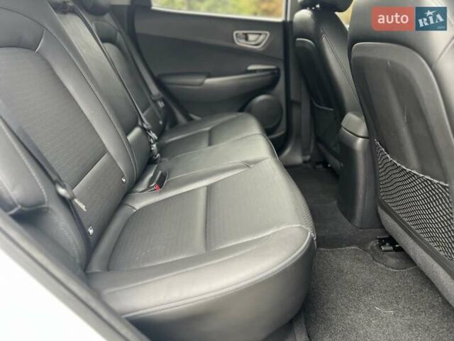 Білий Хендай Kona, об'ємом двигуна 0 л та пробігом 134 тис. км за 16850 $, фото 24 на Automoto.ua