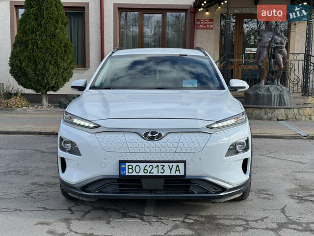 Белый Хендай Kona, объемом двигателя 0 л и пробегом 67 тыс. км за 16350 $, фото 13 на Automoto.ua