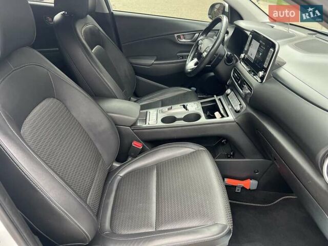 Білий Хендай Kona, об'ємом двигуна 0 л та пробігом 134 тис. км за 16850 $, фото 28 на Automoto.ua