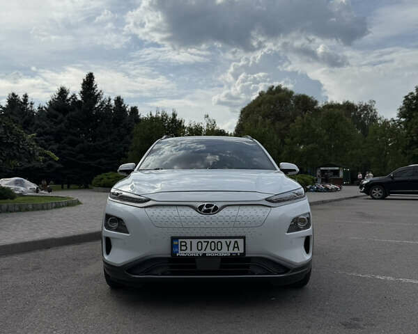Белый Хендай Kona, объемом двигателя 0 л и пробегом 128 тыс. км за 17500 $, фото 1 на Automoto.ua
