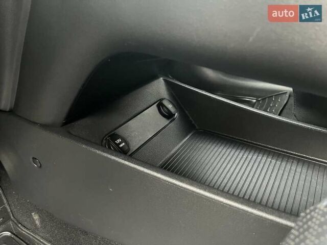 Белый Хендай Kona, объемом двигателя 0 л и пробегом 108 тыс. км за 17950 $, фото 32 на Automoto.ua