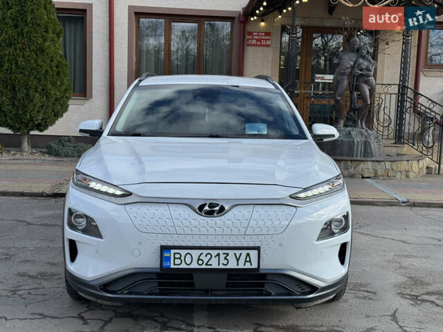 Белый Хендай Kona, объемом двигателя 0 л и пробегом 67 тыс. км за 16350 $, фото 12 на Automoto.ua