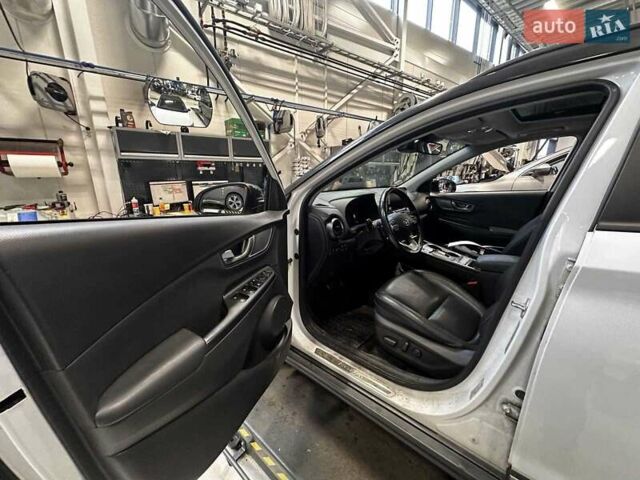 Білий Хендай Kona, об'ємом двигуна 0 л та пробігом 92 тис. км за 16900 $, фото 9 на Automoto.ua