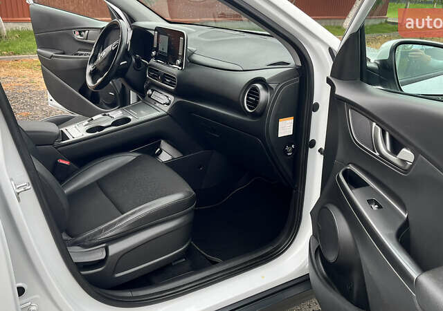 Белый Хендай Kona, объемом двигателя 0 л и пробегом 150 тыс. км за 16500 $, фото 14 на Automoto.ua