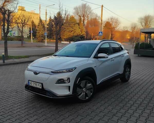 Белый Хендай Kona, объемом двигателя 0 л и пробегом 97 тыс. км за 17999 $, фото 11 на Automoto.ua