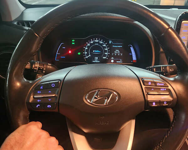 Белый Хендай Kona, объемом двигателя 0 л и пробегом 109 тыс. км за 17900 $, фото 36 на Automoto.ua