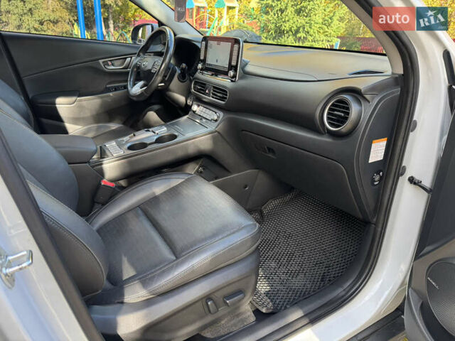 Белый Хендай Kona, объемом двигателя 0 л и пробегом 67 тыс. км за 16350 $, фото 59 на Automoto.ua