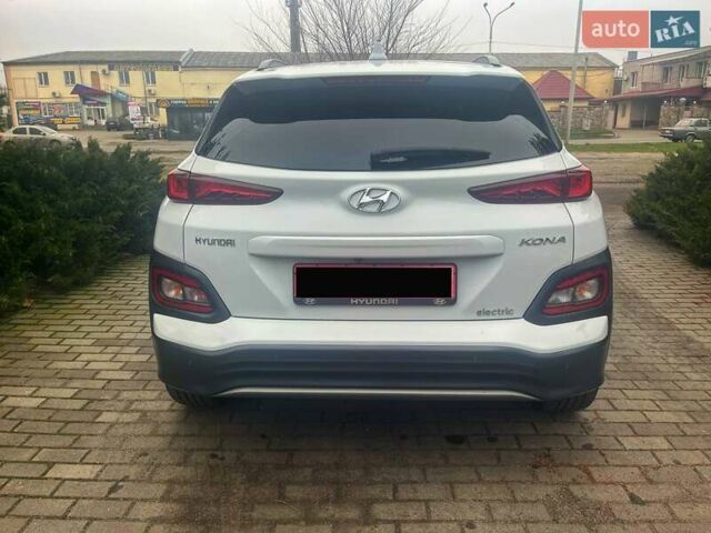 Белый Хендай Kona, объемом двигателя 0 л и пробегом 108 тыс. км за 17950 $, фото 11 на Automoto.ua