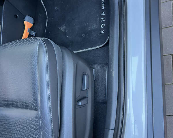 Белый Хендай Kona, объемом двигателя 0 л и пробегом 97 тыс. км за 16800 $, фото 12 на Automoto.ua