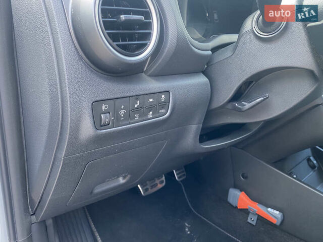 Белый Хендай Kona, объемом двигателя 0 л и пробегом 112 тыс. км за 17900 $, фото 18 на Automoto.ua