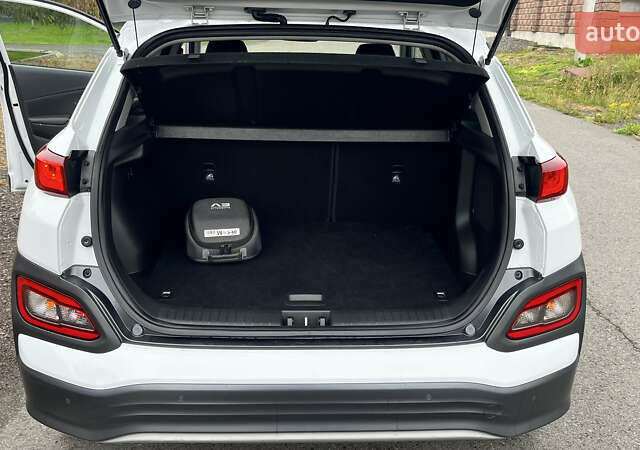 Белый Хендай Kona, объемом двигателя 0 л и пробегом 150 тыс. км за 16500 $, фото 11 на Automoto.ua