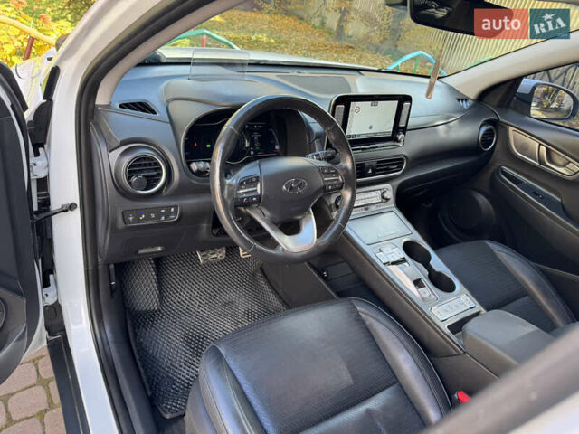 Белый Хендай Kona, объемом двигателя 0 л и пробегом 67 тыс. км за 16350 $, фото 45 на Automoto.ua