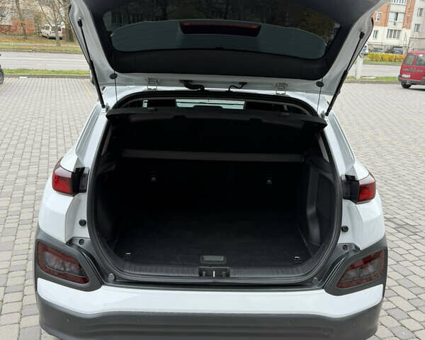 Білий Хендай Kona, об'ємом двигуна 0 л та пробігом 38 тис. км за 18200 $, фото 40 на Automoto.ua