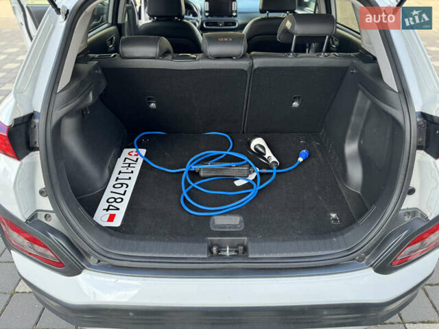 Белый Хендай Kona, объемом двигателя 0 л и пробегом 108 тыс. км за 16700 $, фото 28 на Automoto.ua