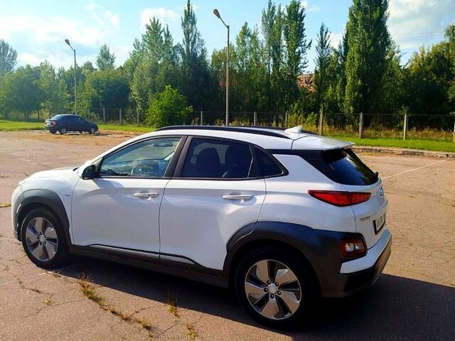 Белый Хендай Kona, объемом двигателя 0 л и пробегом 108 тыс. км за 15900 $, фото 1 на Automoto.ua
