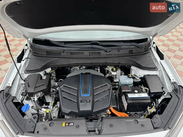 Білий Хендай Kona, об'ємом двигуна 0 л та пробігом 68 тис. км за 14999 $, фото 38 на Automoto.ua