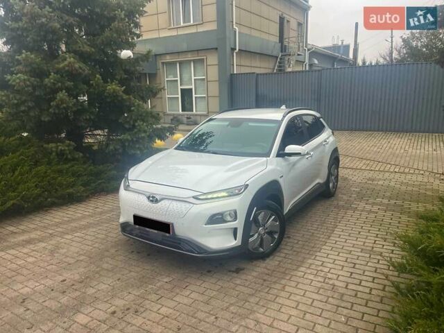 Белый Хендай Kona, объемом двигателя 0 л и пробегом 108 тыс. км за 17950 $, фото 4 на Automoto.ua