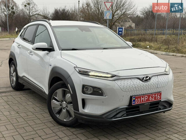 Белый Хендай Kona, объемом двигателя 0 л и пробегом 105 тыс. км за 16800 $, фото 1 на Automoto.ua