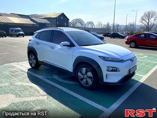 Белый Хендай Kona, объемом двигателя 0 л и пробегом 45 тыс. км за 17200 $, фото 2 на Automoto.ua
