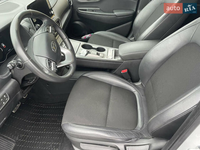 Білий Хендай Kona, об'ємом двигуна 0 л та пробігом 103 тис. км за 16900 $, фото 21 на Automoto.ua
