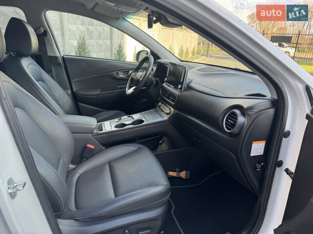 Білий Хендай Kona, об'ємом двигуна 0 л та пробігом 112 тис. км за 16499 $, фото 34 на Automoto.ua