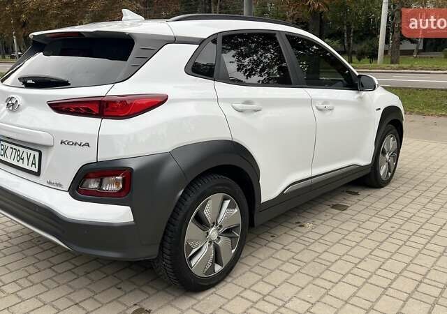 Білий Хендай Kona, об'ємом двигуна 0 л та пробігом 134 тис. км за 16850 $, фото 7 на Automoto.ua