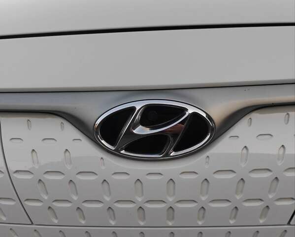 Белый Хендай Kona, объемом двигателя 0 л и пробегом 97 тыс. км за 17999 $, фото 12 на Automoto.ua