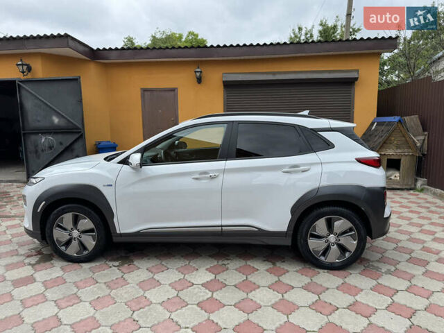 Білий Хендай Kona, об'ємом двигуна 0 л та пробігом 68 тис. км за 14999 $, фото 8 на Automoto.ua