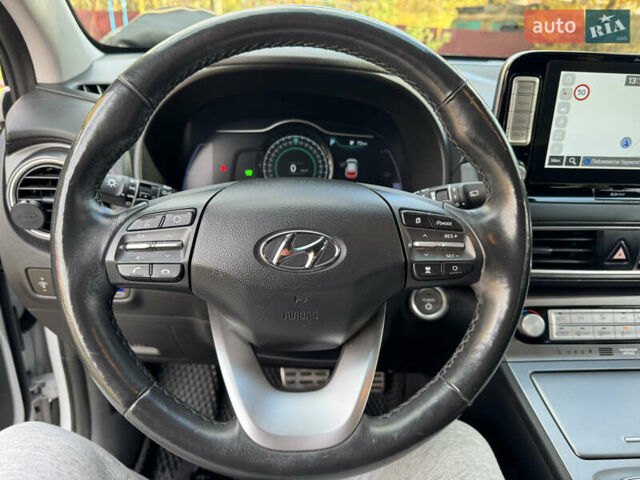 Белый Хендай Kona, объемом двигателя 0 л и пробегом 67 тыс. км за 16350 $, фото 71 на Automoto.ua