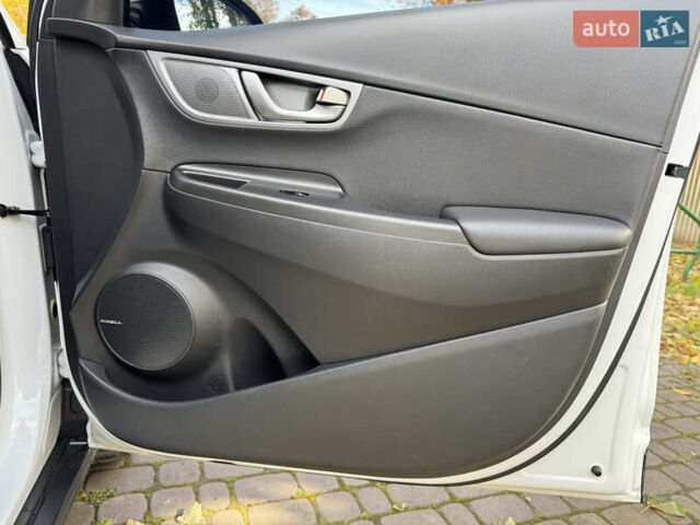Белый Хендай Kona, объемом двигателя 0 л и пробегом 67 тыс. км за 16350 $, фото 55 на Automoto.ua