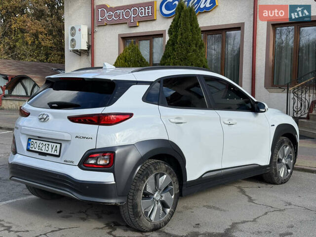 Белый Хендай Kona, объемом двигателя 0 л и пробегом 67 тыс. км за 16350 $, фото 24 на Automoto.ua