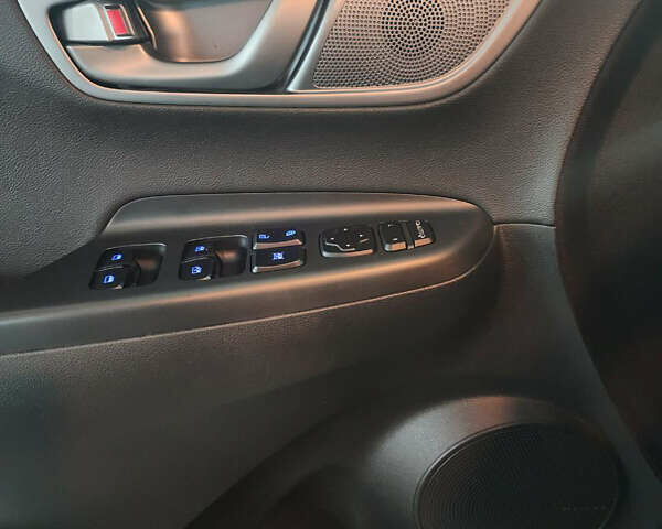 Белый Хендай Kona, объемом двигателя 0 л и пробегом 109 тыс. км за 17900 $, фото 39 на Automoto.ua