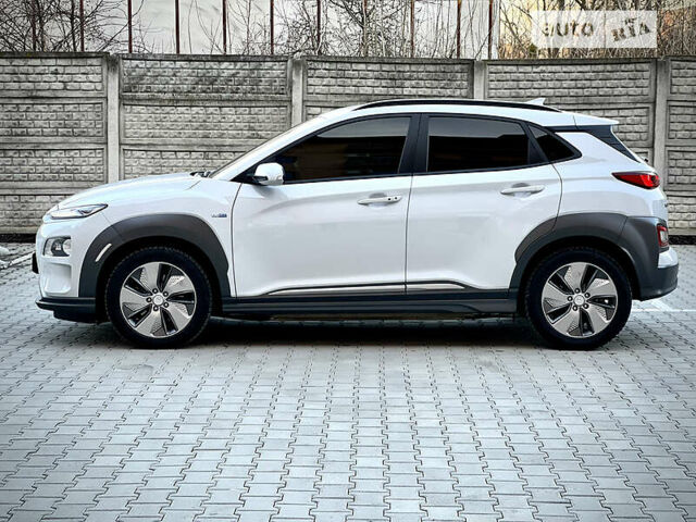 Белый Хендай Kona, объемом двигателя 0 л и пробегом 64 тыс. км за 27800 $, фото 7 на Automoto.ua