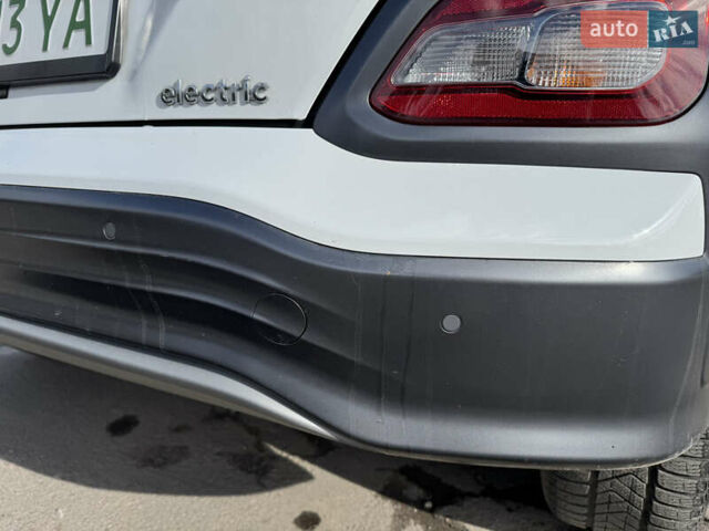 Белый Хендай Kona, объемом двигателя 0 л и пробегом 67 тыс. км за 16350 $, фото 37 на Automoto.ua