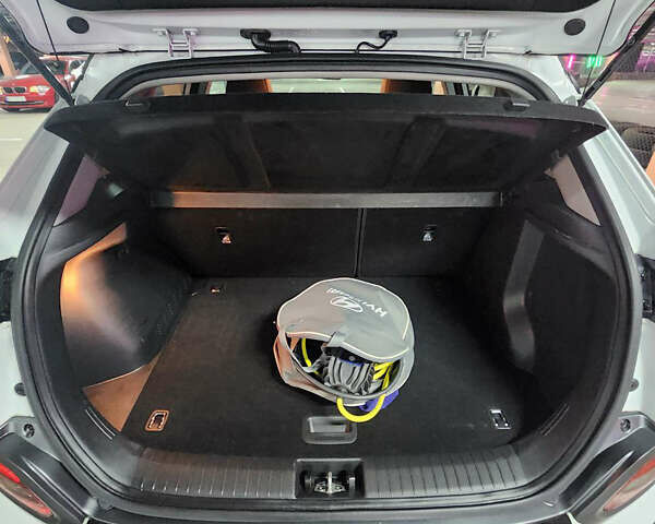 Белый Хендай Kona, объемом двигателя 0 л и пробегом 109 тыс. км за 17900 $, фото 27 на Automoto.ua