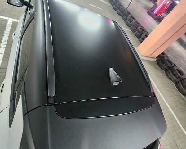 Белый Хендай Kona, объемом двигателя 0 л и пробегом 109 тыс. км за 17900 $, фото 6 на Automoto.ua