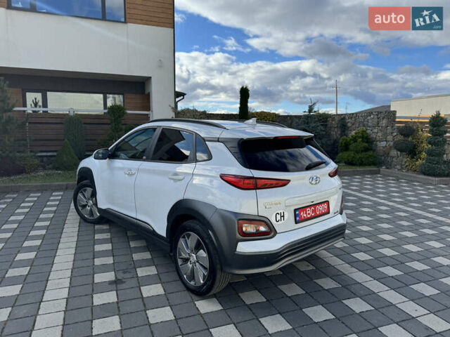 Белый Хендай Kona, объемом двигателя 0 л и пробегом 108 тыс. км за 16700 $, фото 9 на Automoto.ua