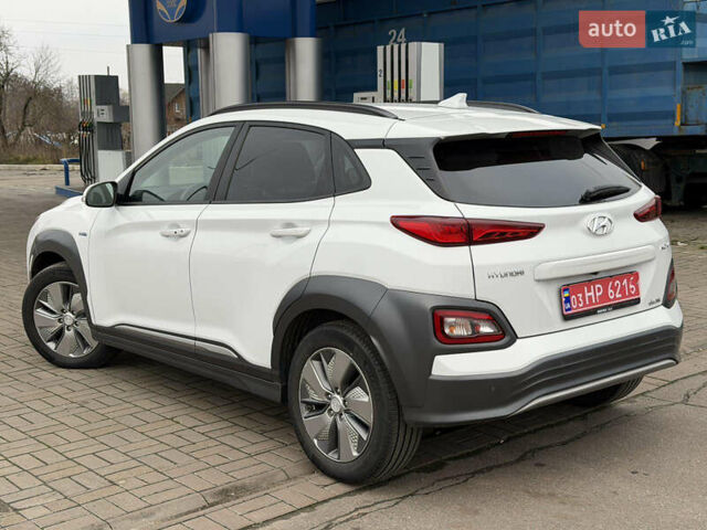 Белый Хендай Kona, объемом двигателя 0 л и пробегом 105 тыс. км за 16800 $, фото 2 на Automoto.ua
