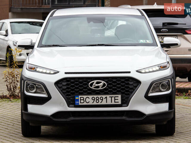 Белый Хендай Kona, объемом двигателя 2 л и пробегом 98 тыс. км за 15200 $, фото 2 на Automoto.ua