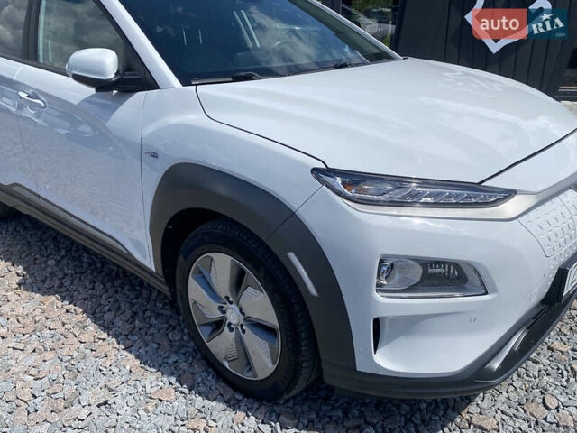 Белый Хендай Kona, объемом двигателя 0 л и пробегом 112 тыс. км за 17900 $, фото 12 на Automoto.ua