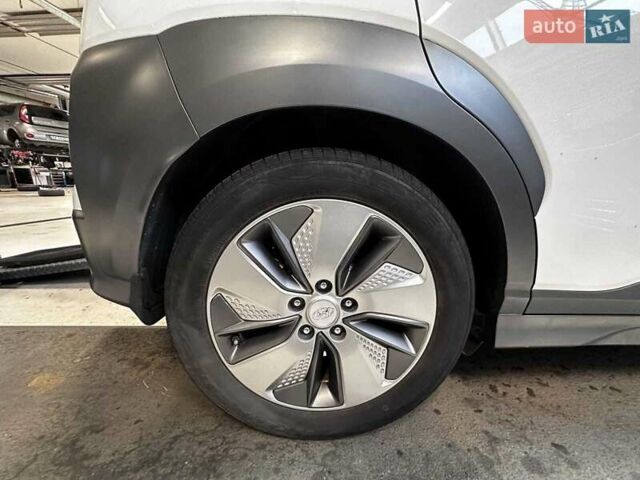 Білий Хендай Kona, об'ємом двигуна 0 л та пробігом 92 тис. км за 16900 $, фото 13 на Automoto.ua