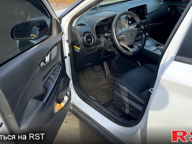Білий Хендай Kona, об'ємом двигуна 0 л та пробігом 98 тис. км за 16500 $, фото 10 на Automoto.ua