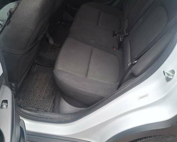 Белый Хендай Kona, объемом двигателя 2 л и пробегом 93 тыс. км за 16250 $, фото 2 на Automoto.ua