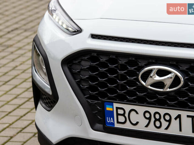 Белый Хендай Kona, объемом двигателя 2 л и пробегом 98 тыс. км за 15200 $, фото 6 на Automoto.ua