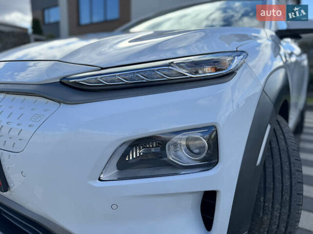 Белый Хендай Kona, объемом двигателя 0 л и пробегом 108 тыс. км за 16700 $, фото 35 на Automoto.ua