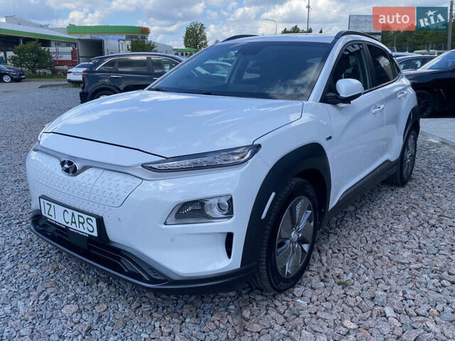 Белый Хендай Kona, объемом двигателя 0 л и пробегом 112 тыс. км за 17900 $, фото 2 на Automoto.ua
