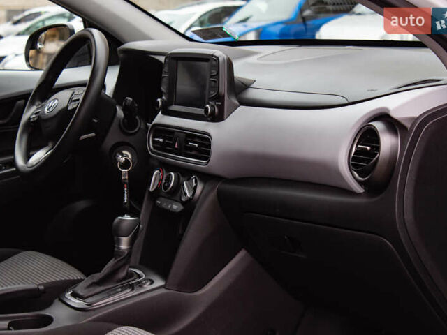 Белый Хендай Kona, объемом двигателя 2 л и пробегом 98 тыс. км за 15200 $, фото 27 на Automoto.ua