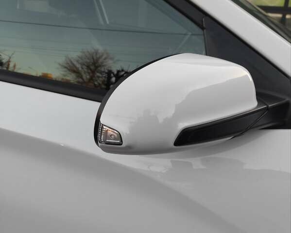 Белый Хендай Kona, объемом двигателя 0 л и пробегом 97 тыс. км за 17999 $, фото 17 на Automoto.ua