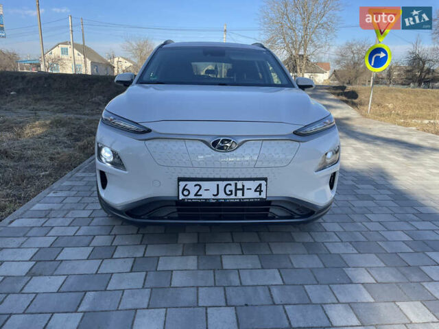 Білий Хендай Kona, об'ємом двигуна 0 л та пробігом 103 тис. км за 16900 $, фото 4 на Automoto.ua